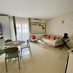 Apartamento 3 Pieces- Vieux Port- Terrasse - Parking Possible, Cannes